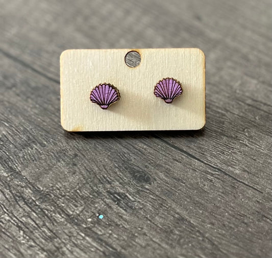 Clam Shell Stud Earring